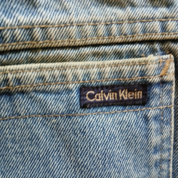 Size 11 Vintage Calvin Klein faded relaxed-fit high waisted jeans. - Picture 2 of 9